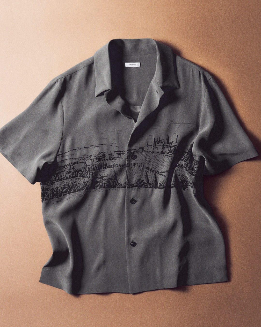 【シンプルが最強】FERRAGAMO シャツ Back to Earth - Tuscany print silk shirt - Men | Ferragamo