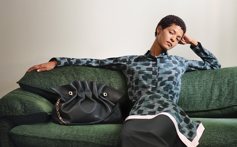【★完売必至】Salvatore Ferragamo ☆ フェラガモ ソフトバッグ Soft-bag：フェラガモの新作レディースバッグ