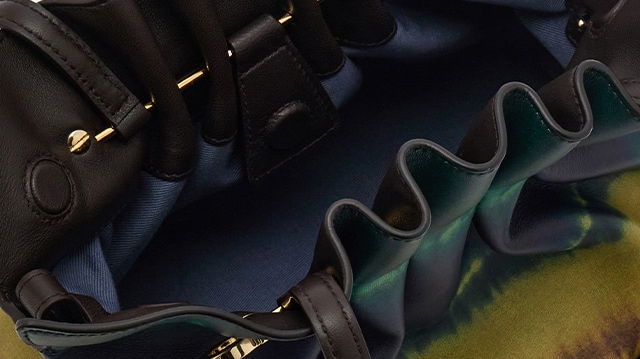 ■FERRAGAMO■ Small East West Iconic Tote Bag Black 21295875 East-West tote bag (S) - Women | Ferragamo