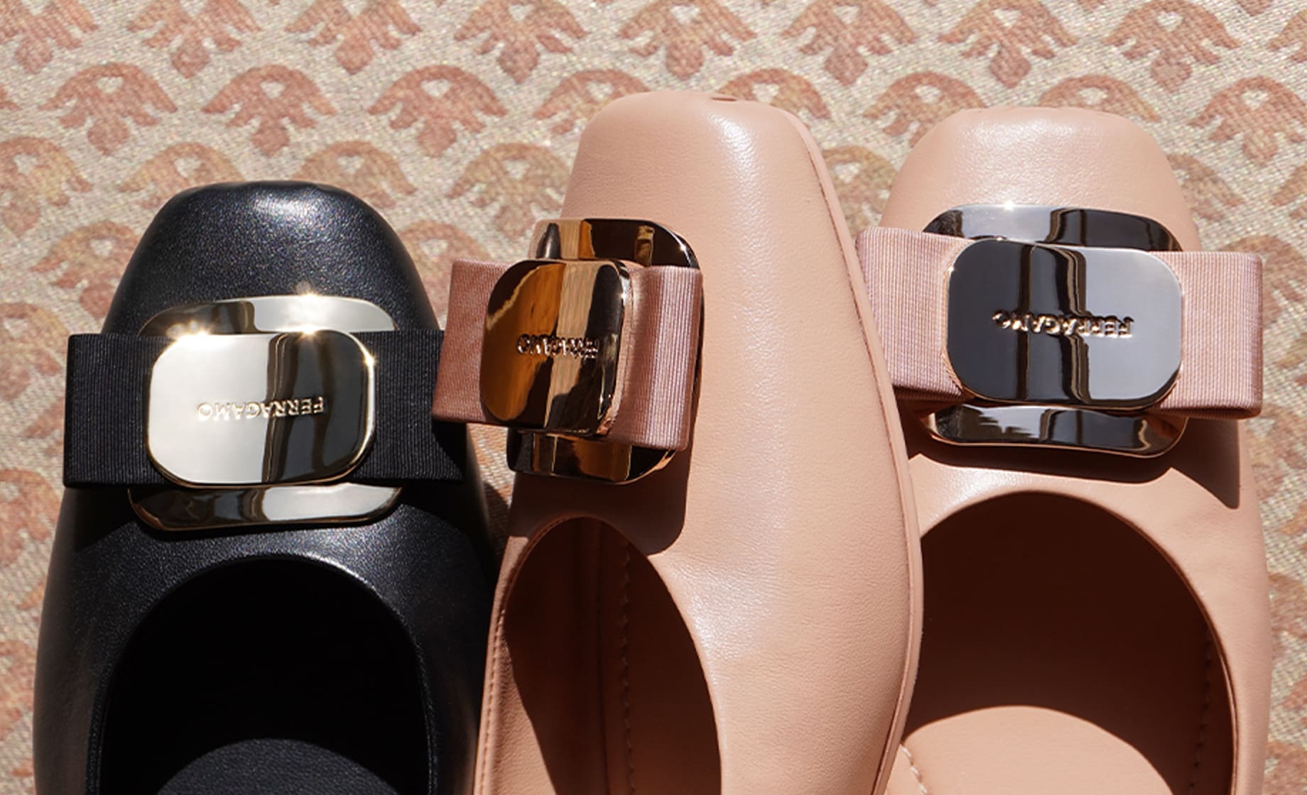 [Salvatore Ferragamo]スライド新しいヴァラプレート New Vara plate slide - Women | Ferragamo