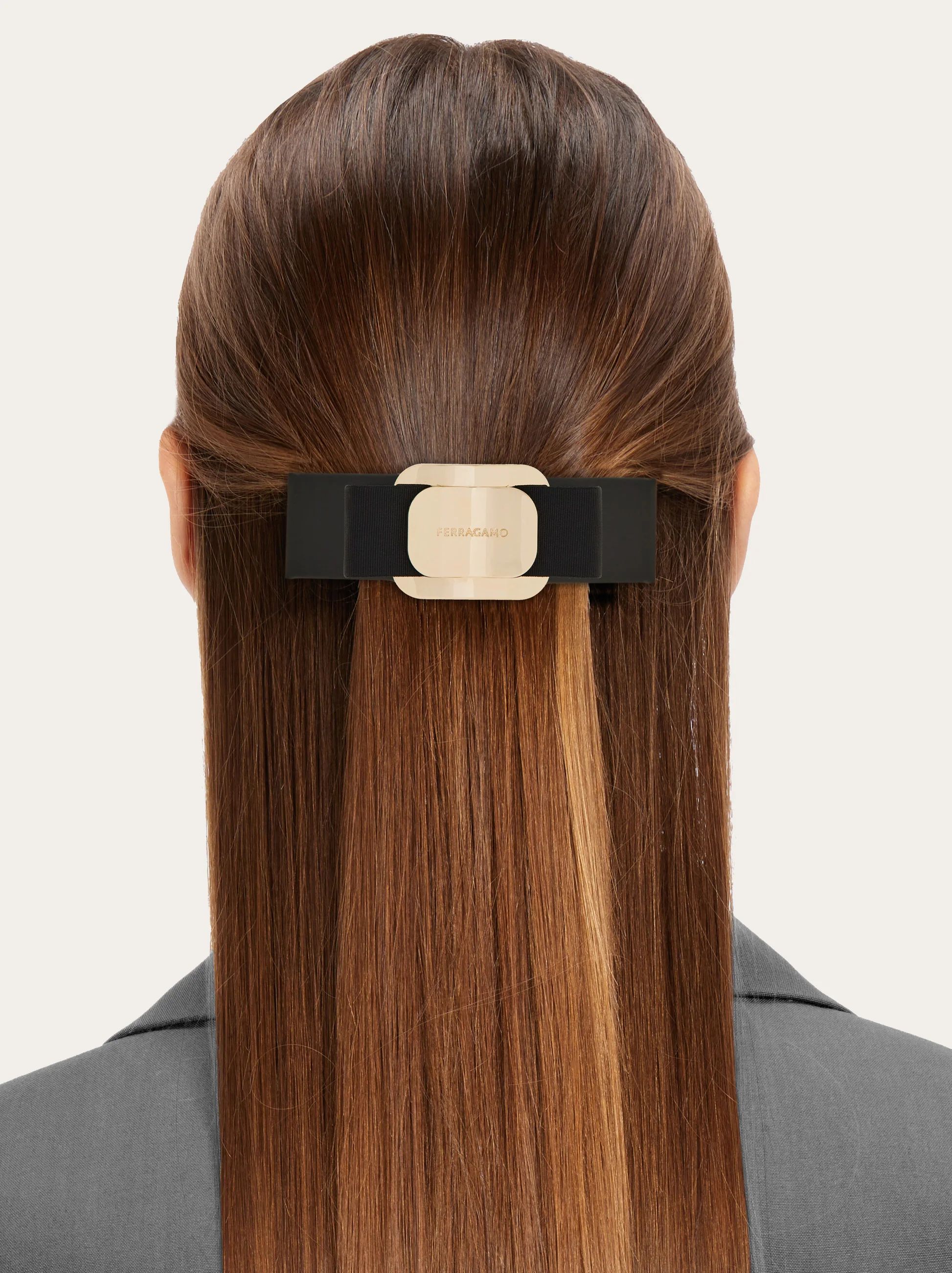 【FERRAGAMO】★関税込★ニューVARAプレートストラップスライド New Vara plate strappy slide - Women | Ferragamo