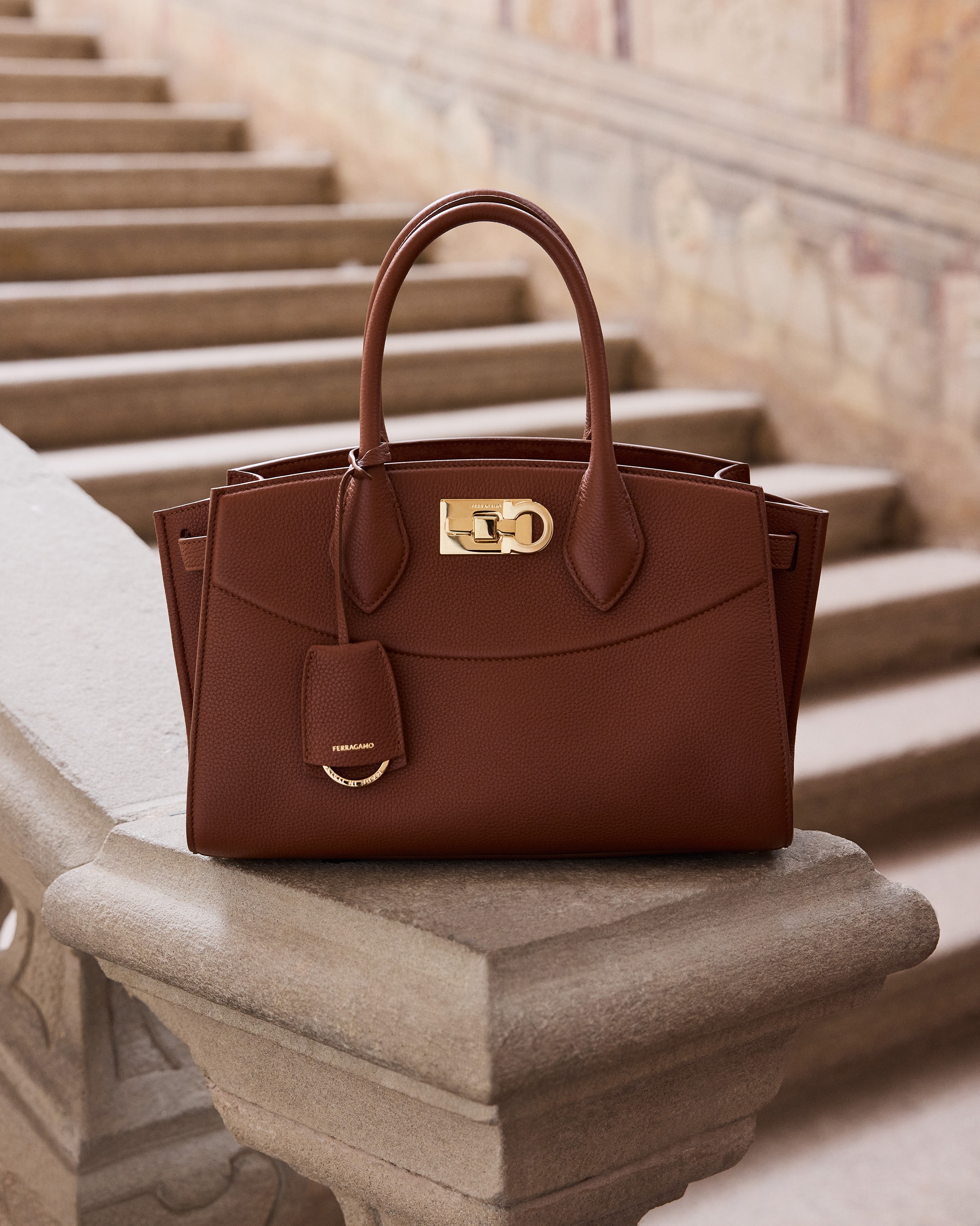 バッグ Salvatore Ferragamo LEATHER HAND BAG Salvatore Ferragamo Gancini handbag, leather bag, women's