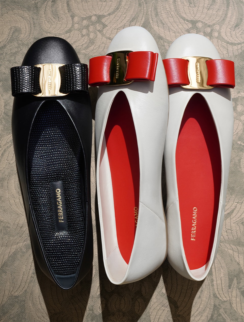 【明日まで値下】フェラガモ　ferragamo スウェードバック 赤　年末年始❣ 明日まで値下】フェラガモ ferragamo スウェードバック 赤 年末