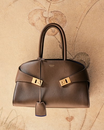 フェラガモ　レディースバッグ 楽天市場】FERRAGAMO フェラガモ ショルダーバッグ 22 0970