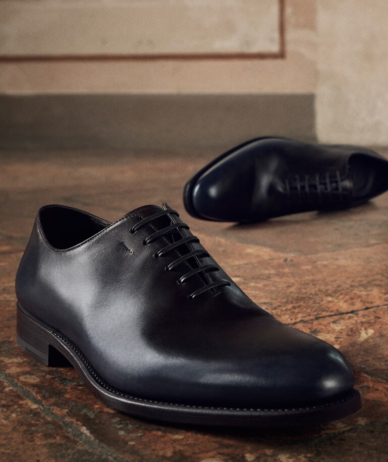 【SALE中】2025限定色！ガンチーニ フェラガモ“ガンチーニが連なる”2層構造のレザートートバッグ