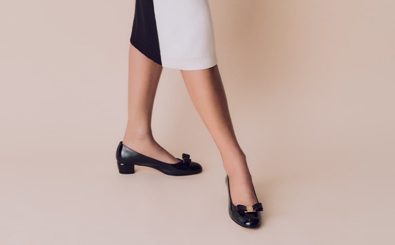 フェラガモのアイコンボウシューズをめぐるコーディネート