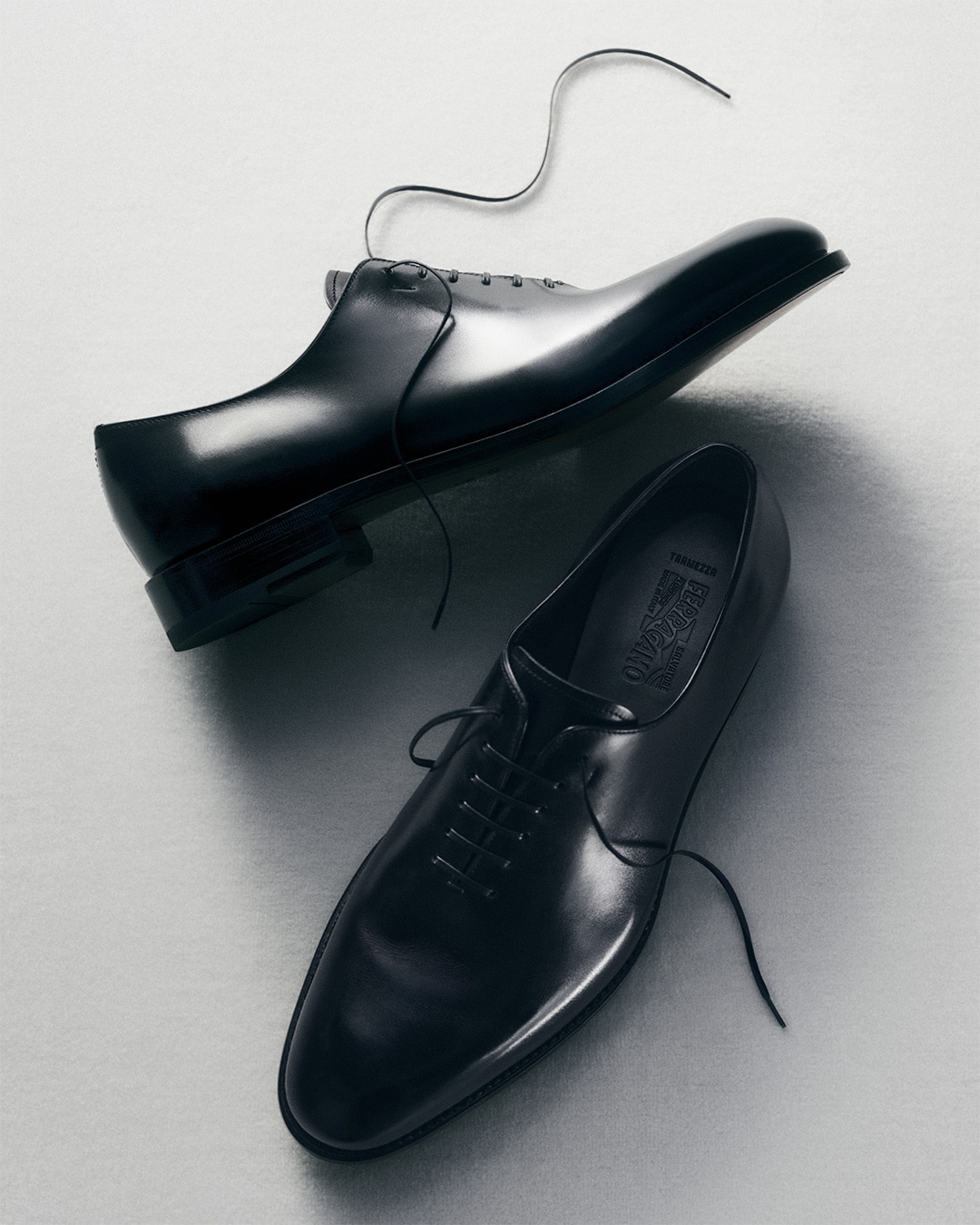 トラメッザ シューズ｜熟練のクラフツマンシップ｜フェラガモ JP