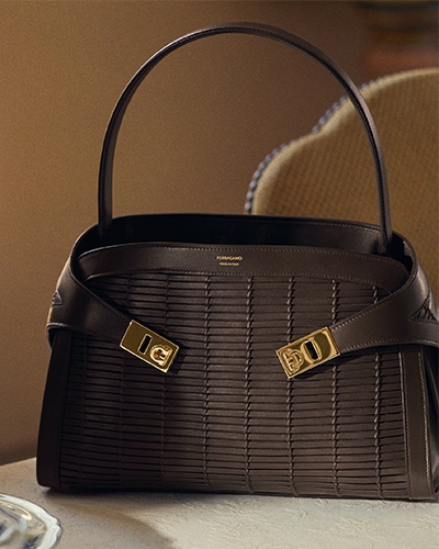 フェラガモ ショルダーバッグ PVC/レザー ブラウン系 AG212689 Ferragamoフェラガモ ショルダーバッグ 斜め掛け レザー 315の通販はau