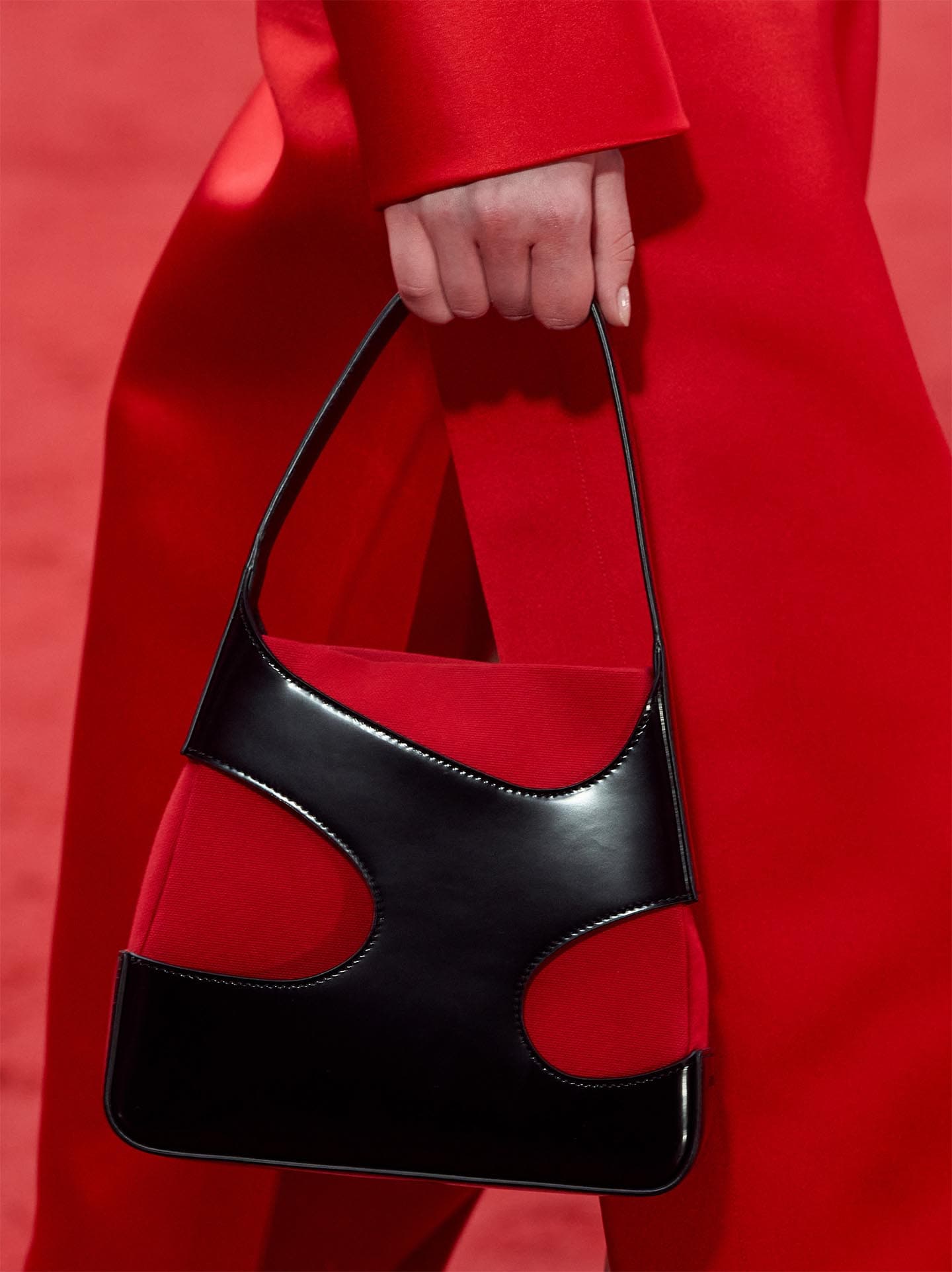 【Salvatore Ferragamo】デザインキャミソール Ferragamo Plays With The Sands of Time | SHOWstudio