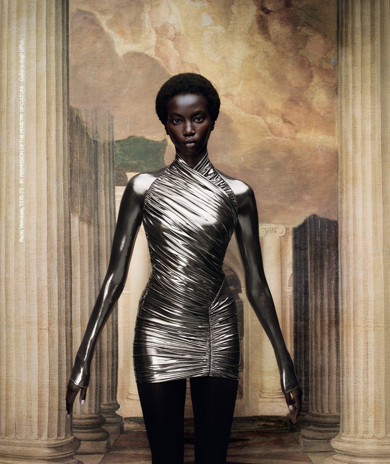 Salvatore Ferragamo ライトグレー ファーコート Stories Kelela | Ferragamo US