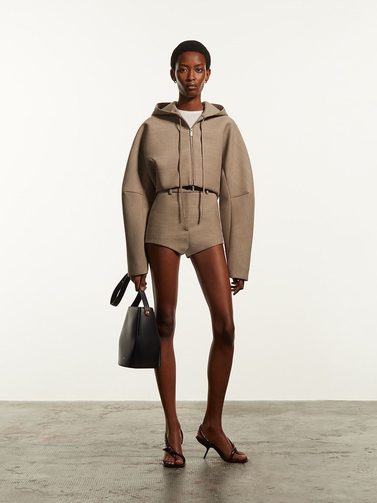 【Salvatore Ferragamo】デザインキャミソール Ferragamo Pre-Fall 2025 Chapter 2 