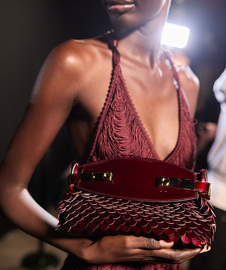ワンピース FERRAGAMO FW24 Burgundy satin dress (13G199777578 OXBLOOD) Asymmetric silk georgette minidress in burgundy - Ferragamo