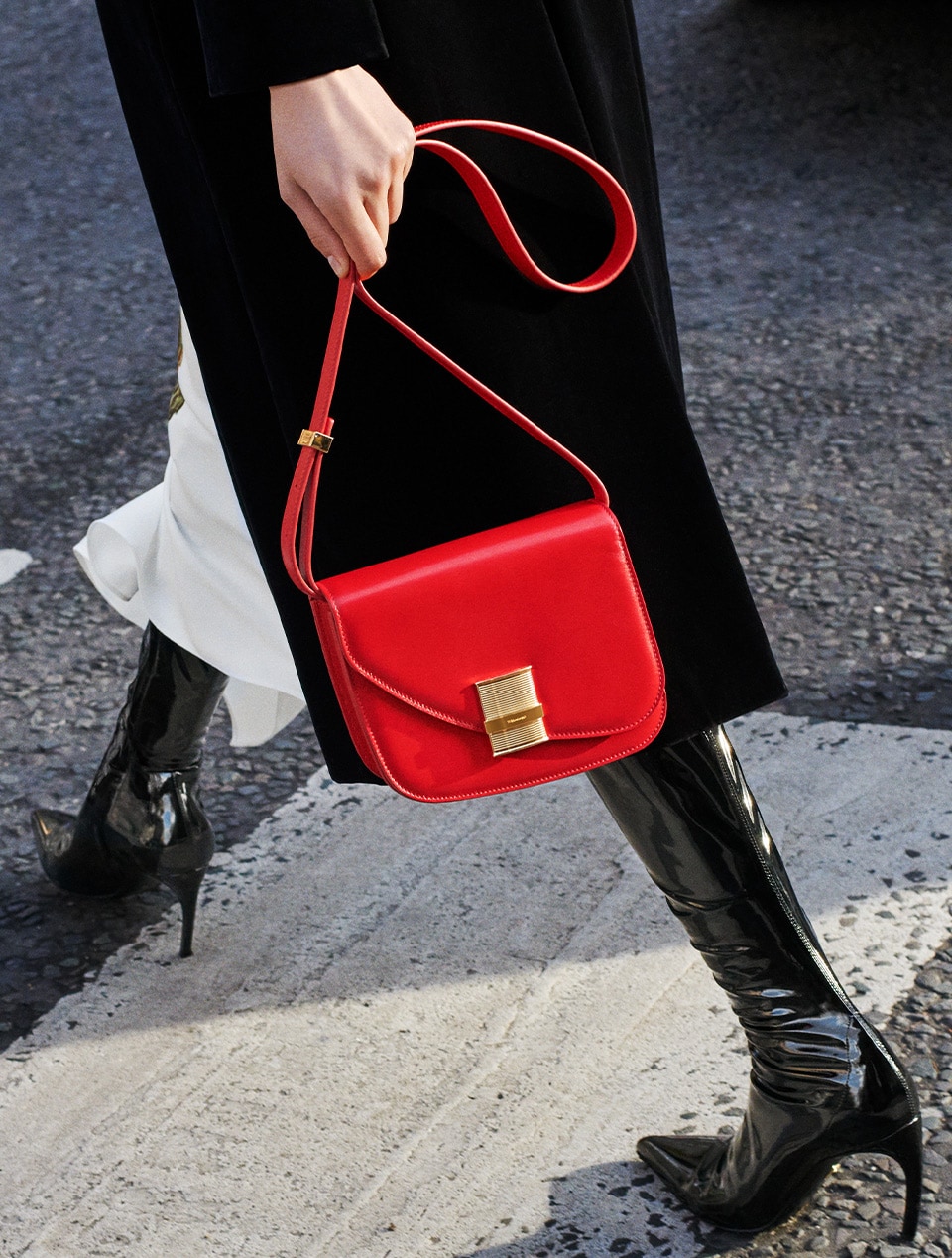 Fiamma Bag un icono de estilo y funcionalidad Ferragamo ES