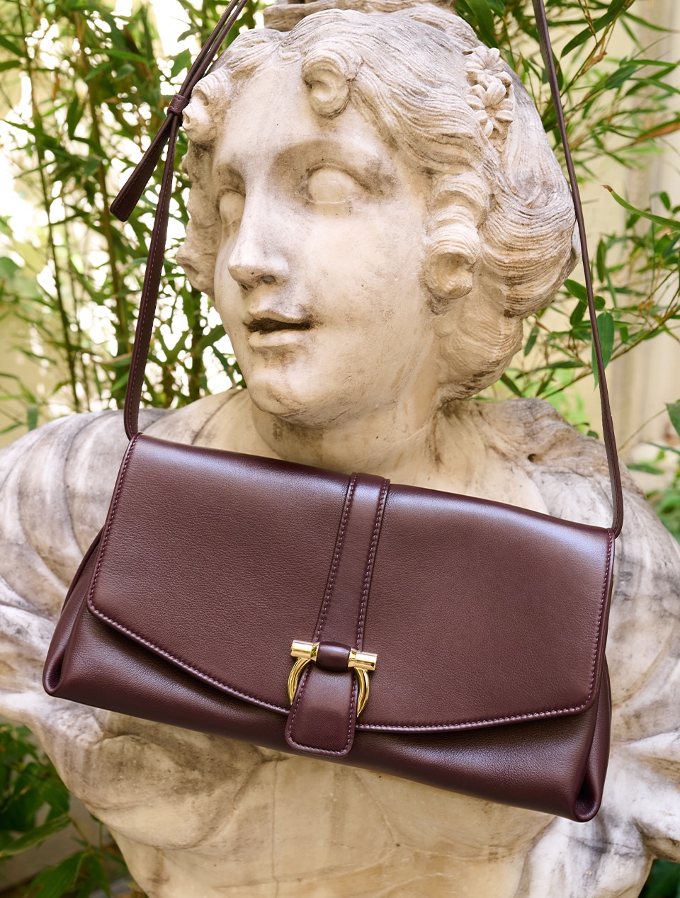 バッグ・カバンその他 Ferragamo Medium Handbag in Burgundy colour Iconic Top Handle (S) - Women | Ferragamo