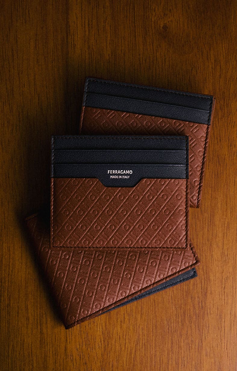 フェラガモ 公式サイト | メンズ 二つ折り財布