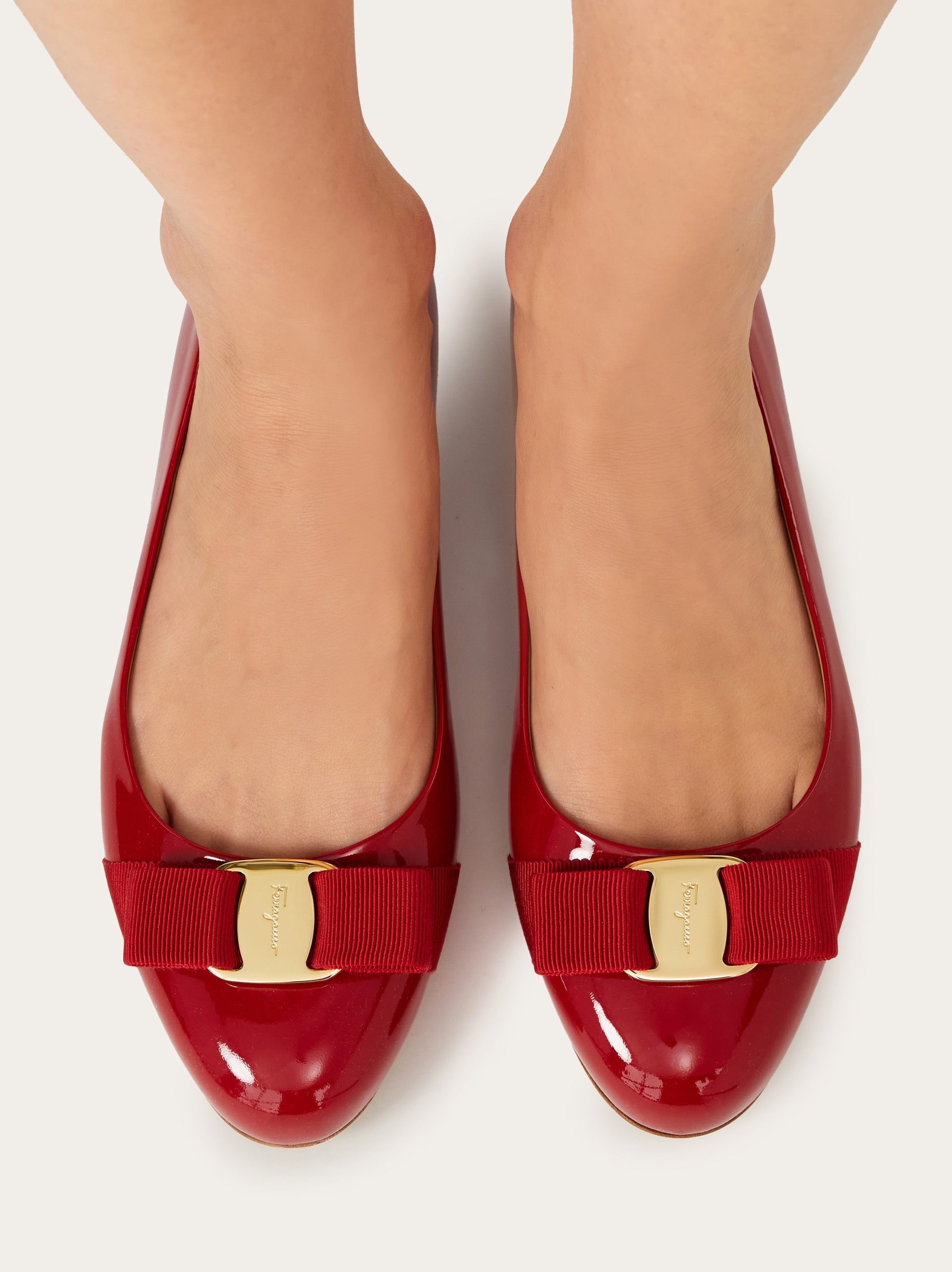 Salvatore Ferragamo VARINA ヴァリナ　エナメル　黒 Varina ballet flat - Women | Ferragamo