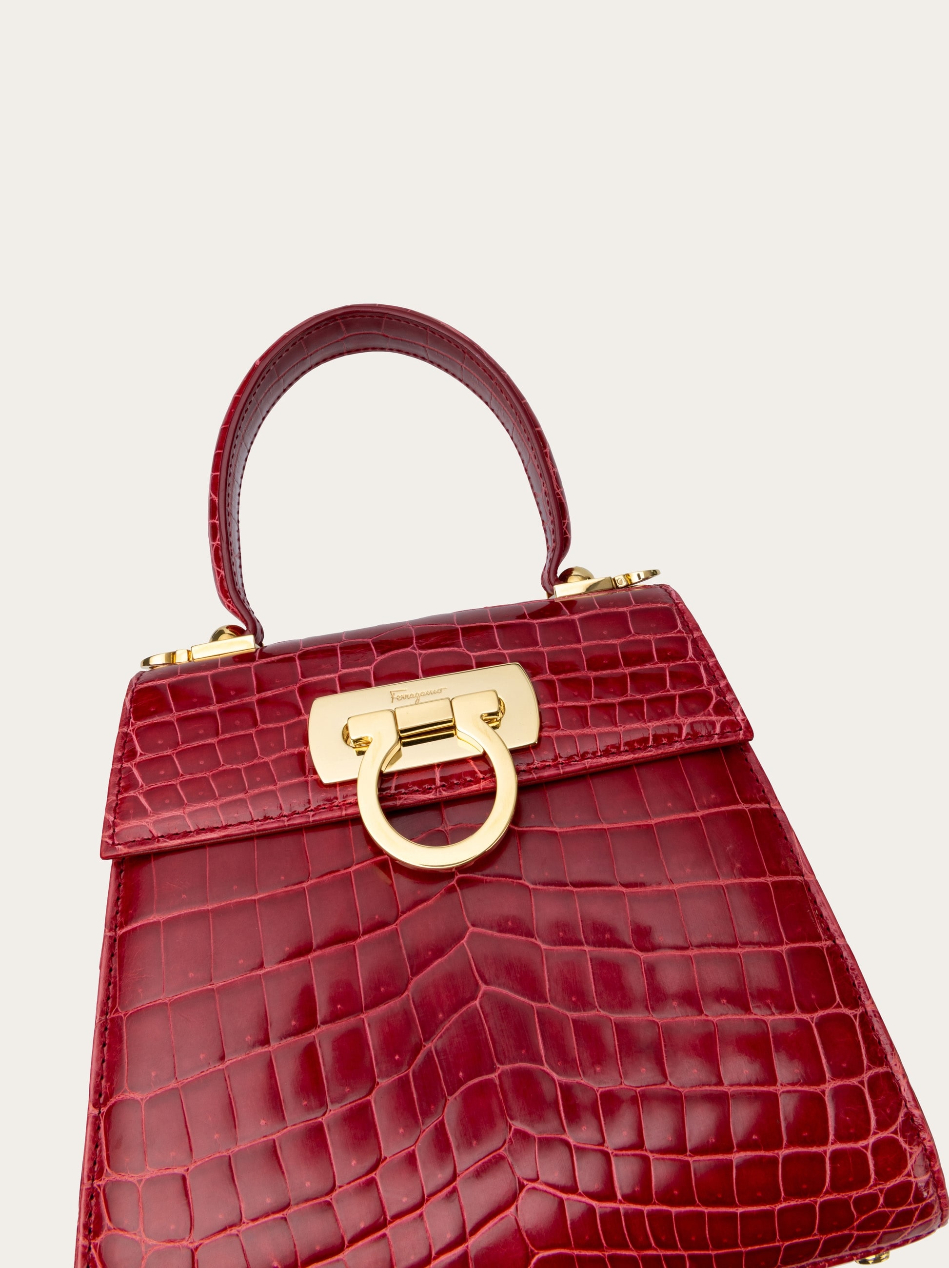 ✨Salvatore Ferragamo 羊革オールレザー メッセンジャーバッグ Iconic Top Handle (S) - Women | Ferragamo