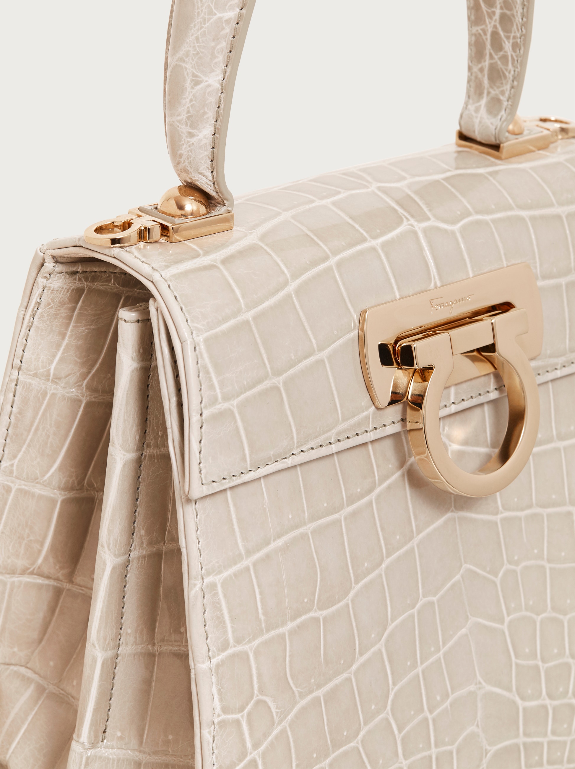 ☆人気☆【FERRAGAMO】☆Ferragamo Travel top handle bag☆ Iconic Top Handle (S) - Women | Ferragamo