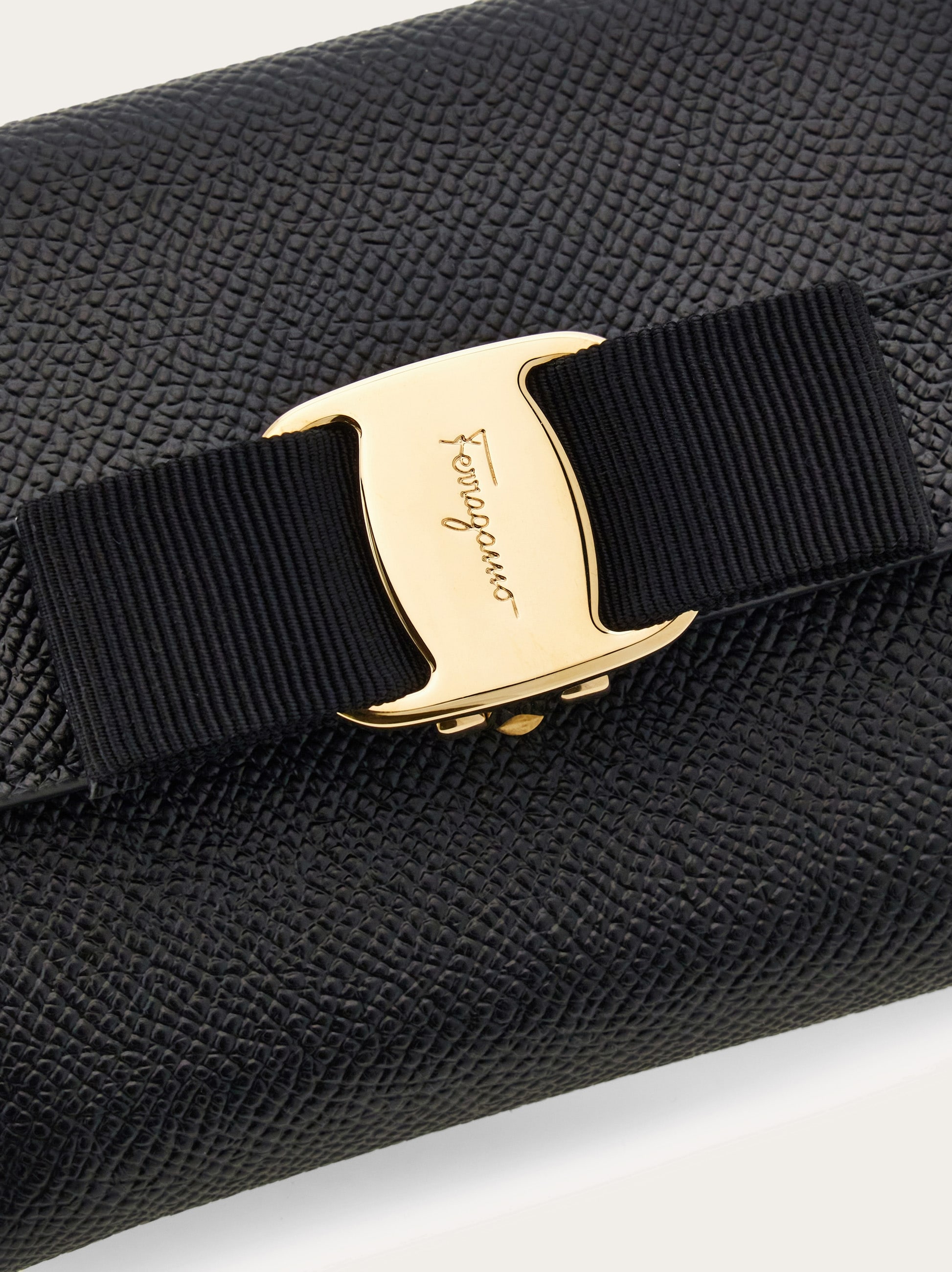 フェラガモ ヴァラ二つ折り 定価6,6000円 フェラガモ 二つ折り財布/ミニ財布 財布 レディース ヴァラ
