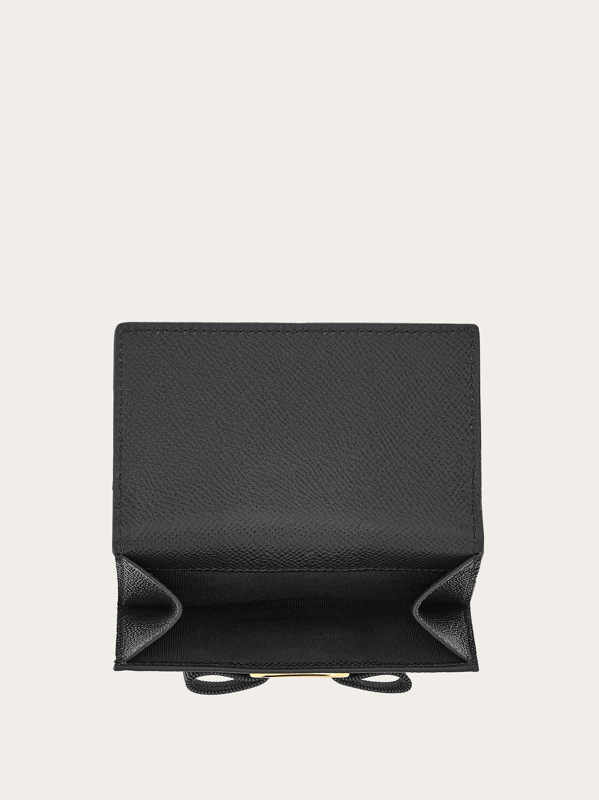 日本限定商品】二つ折り財布 - ウィメンズ | Ferragamo