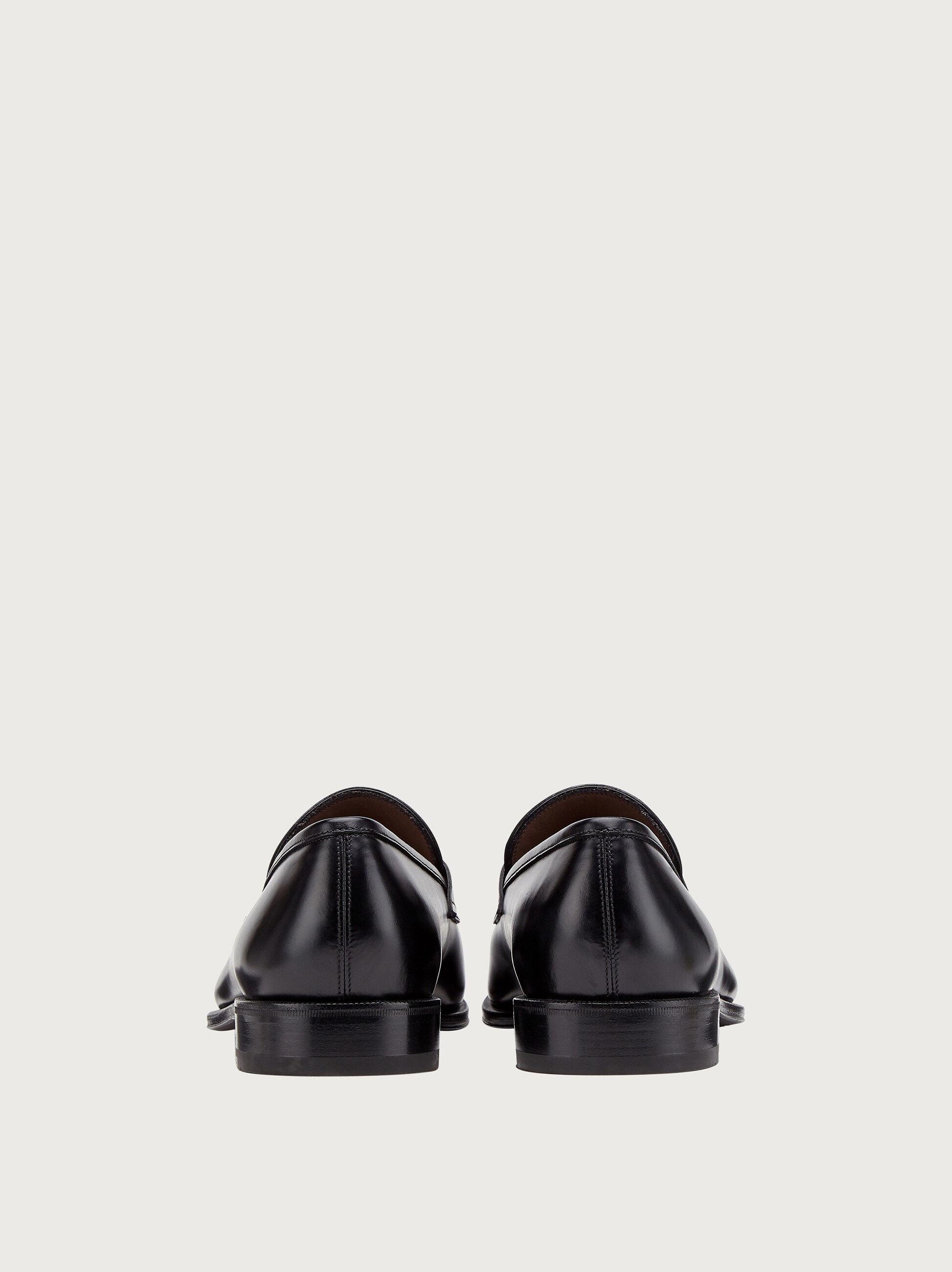 Moccasin with gancini ornament Outlet
