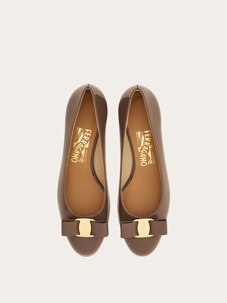 靴 Salvatore Ferragamo VARA 24.0 Vara pump - Women | Ferragamo