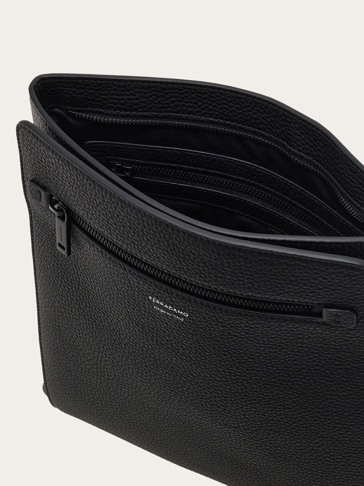 ショルダーバッグ・ポシェット Ferragamo Structured Black Pouch With Textured Panels Ferragamo Structured Black Pouch With Textured Panels