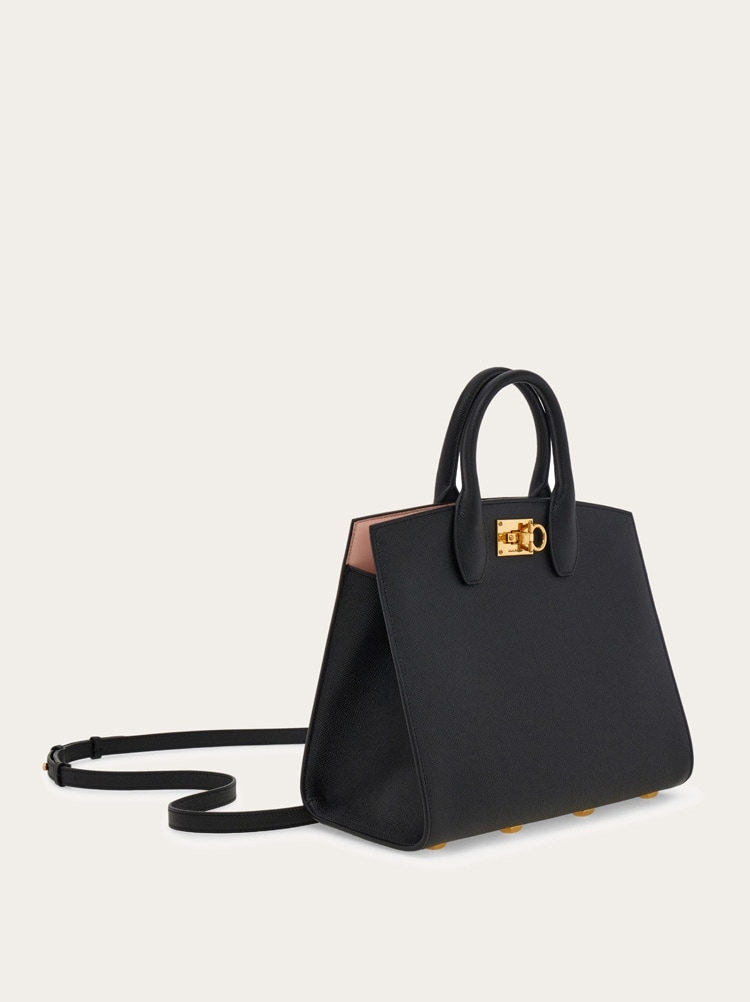 トートバッグ Ferragamo LADIES BAG STUDIO BOX PATCH Ferragamo Studio Box Raffia Tote Bag | Neutrals | FARFETCH