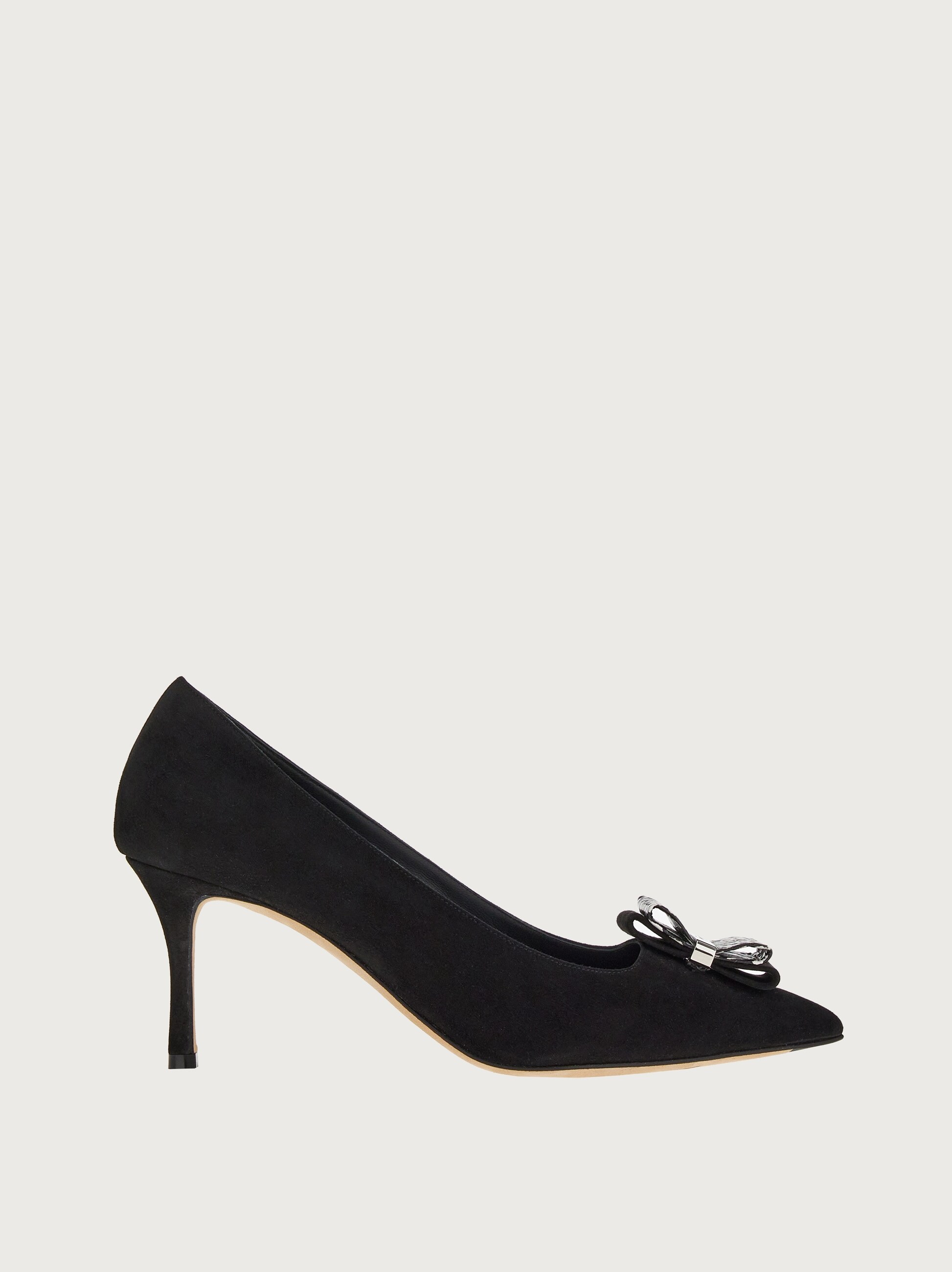 Double bow pump shoe Clearance