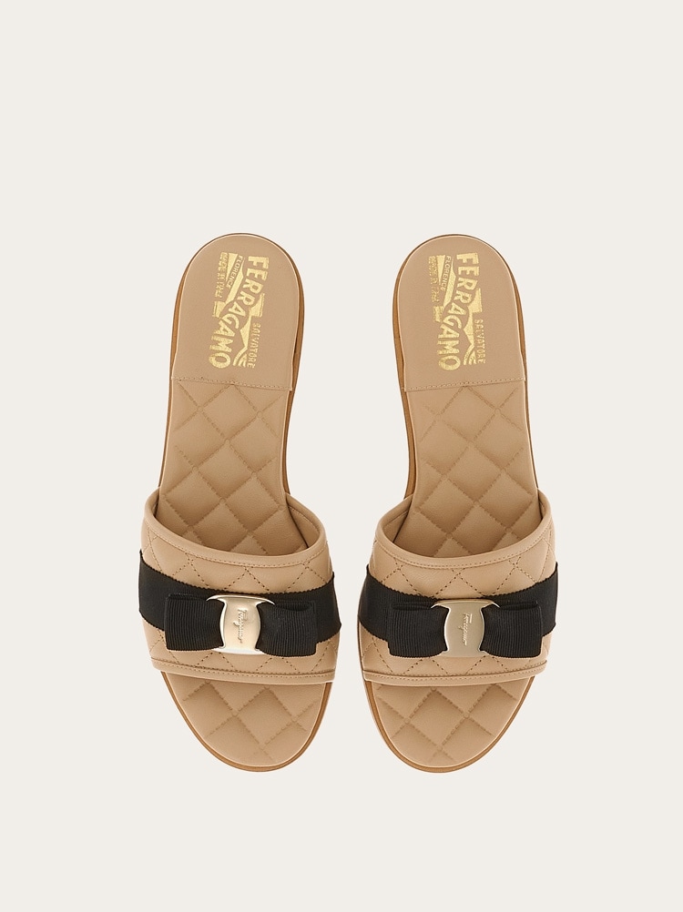 ヴァラ スライドサンダル - ウィメンズ | Ferragamo