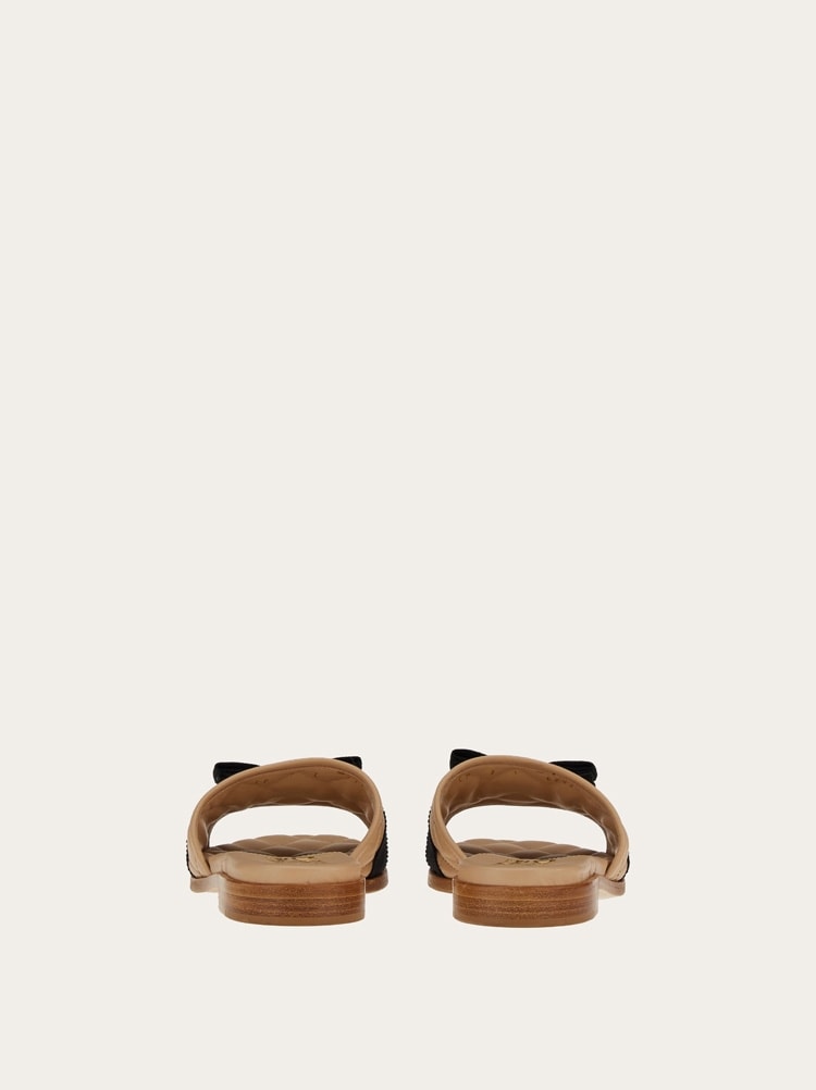 【送料&関税込】Ferragamo Vida Sandals ヴァラ スライドサンダル - ウィメンズ | Ferragamo