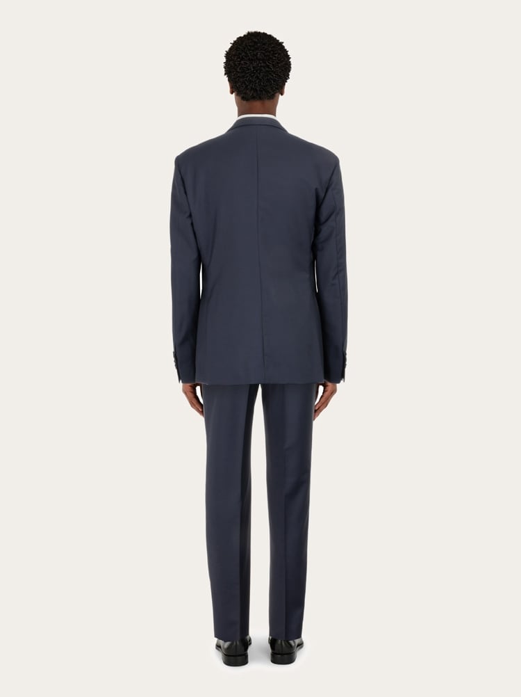 Plain suit in wool Gallery image 3