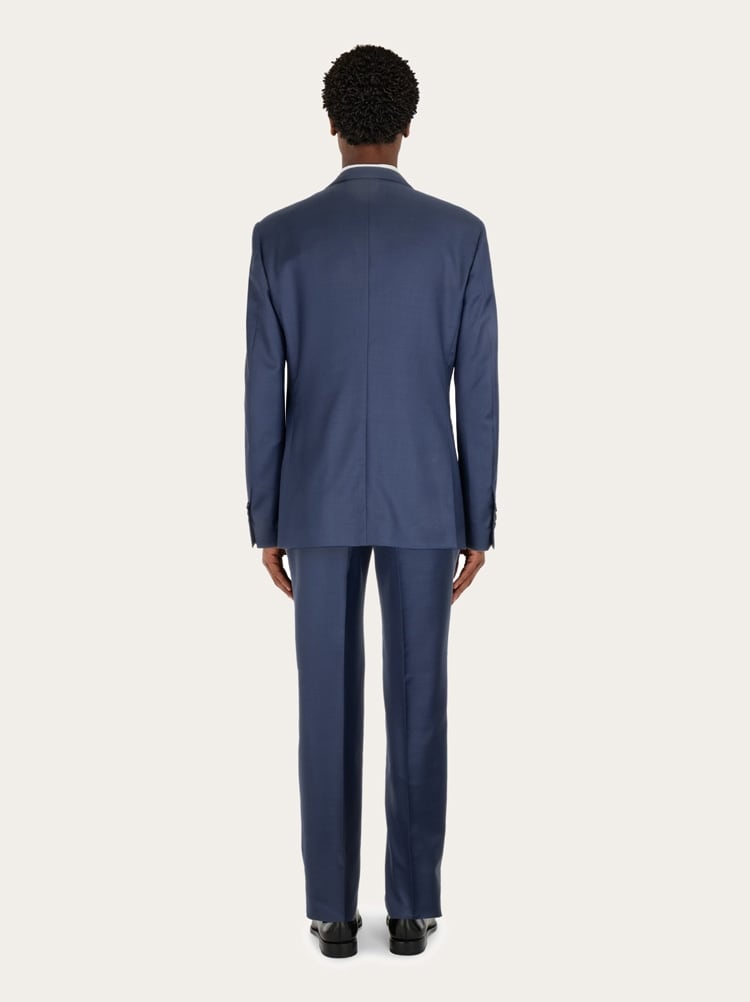 Plain suit in wool Gallery image 3