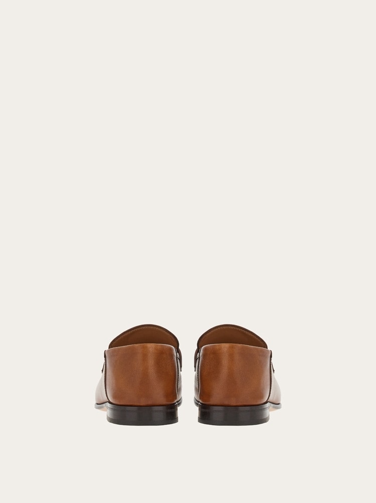 【関税込み】Ferragamo ブラウン エンボススネーク ミュール Loafer with Gancini ornament - Women | Ferragamo