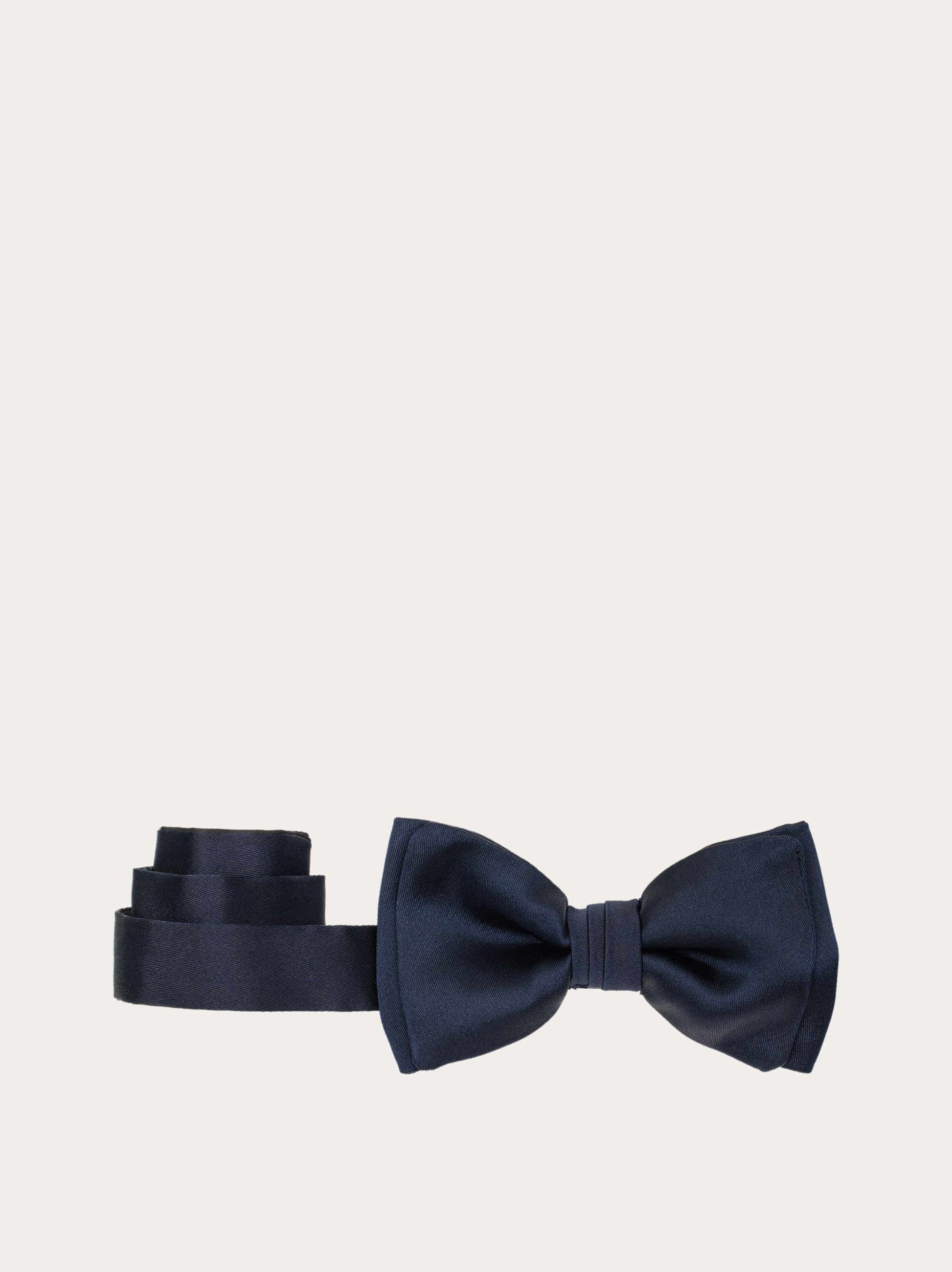 ✨Salvatore Ferragamo Reo 70  ✨ SALVATORE FERRAGAMO Carla 70 Vara Bow Pump Black Leather