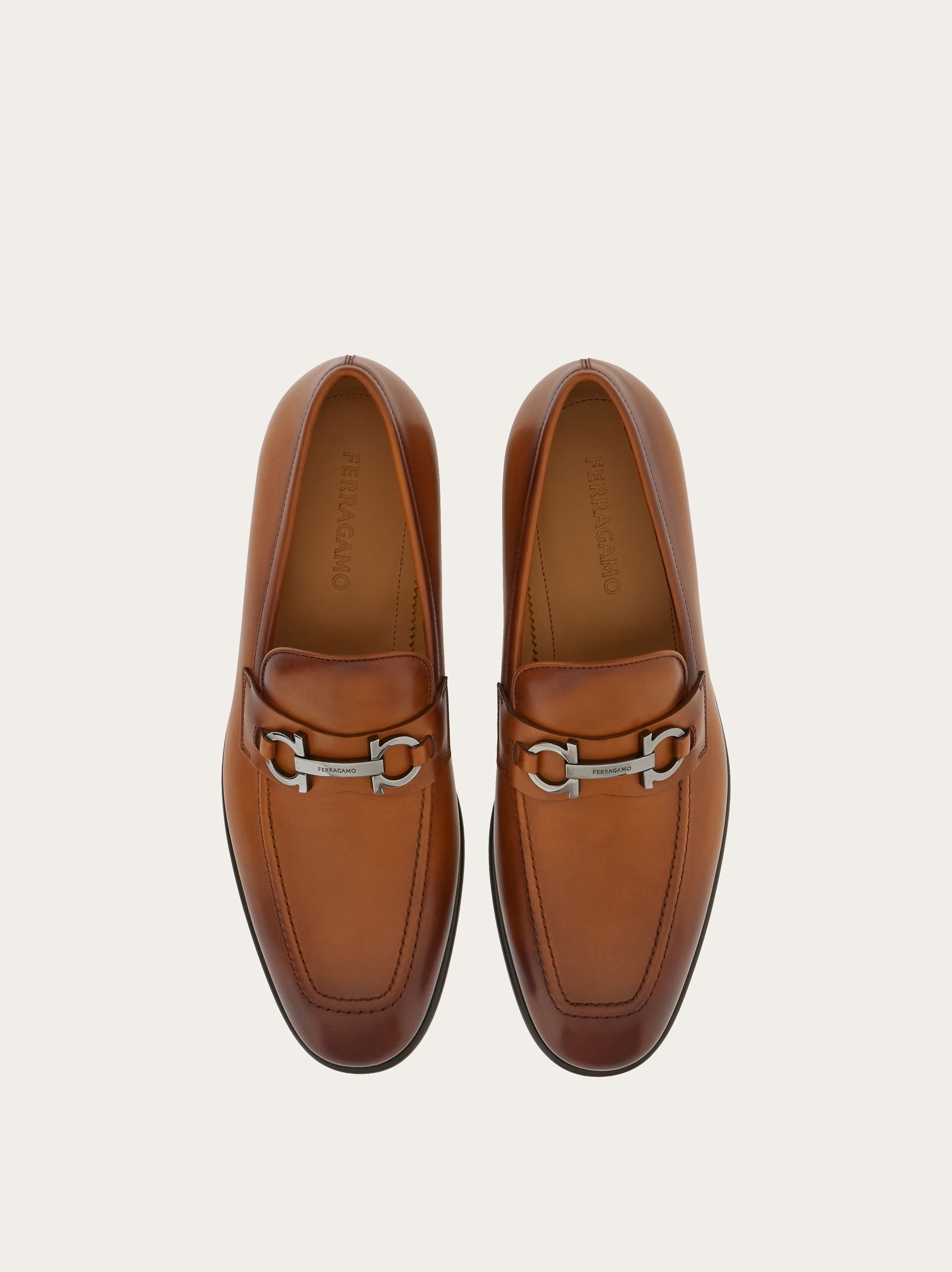 Ferragamoモカシン Moccasin with Gancini reversible ornament - Men | Ferragamo