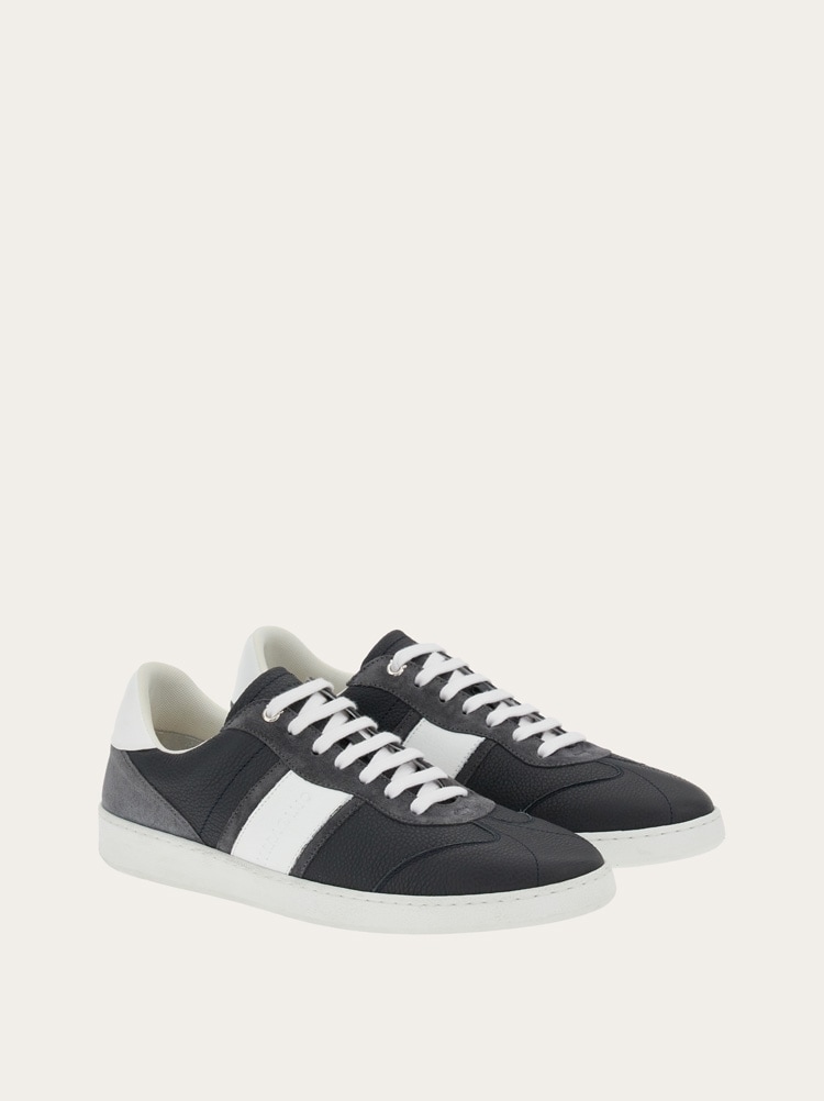 Low top sneaker with signature - Men | Ferragamo