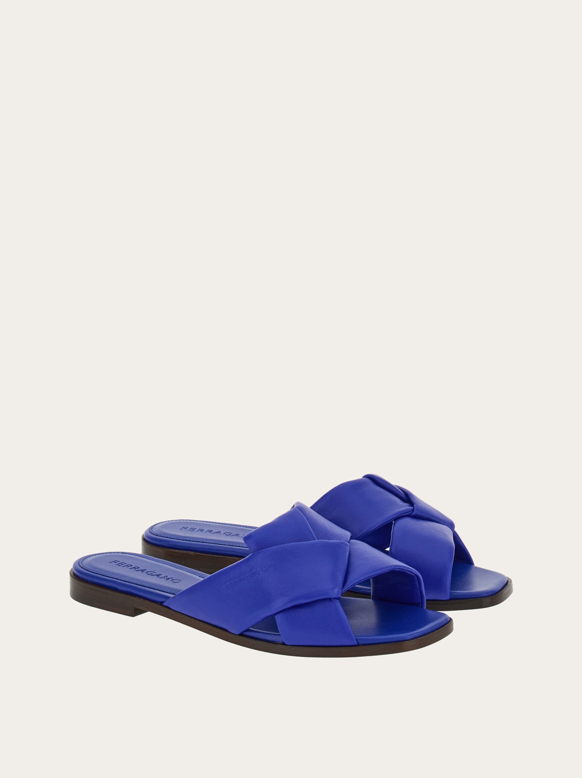 https://www.ferragamo.com/shop/ca/en/women/ca-sandals-espadrilles/alrai-764064