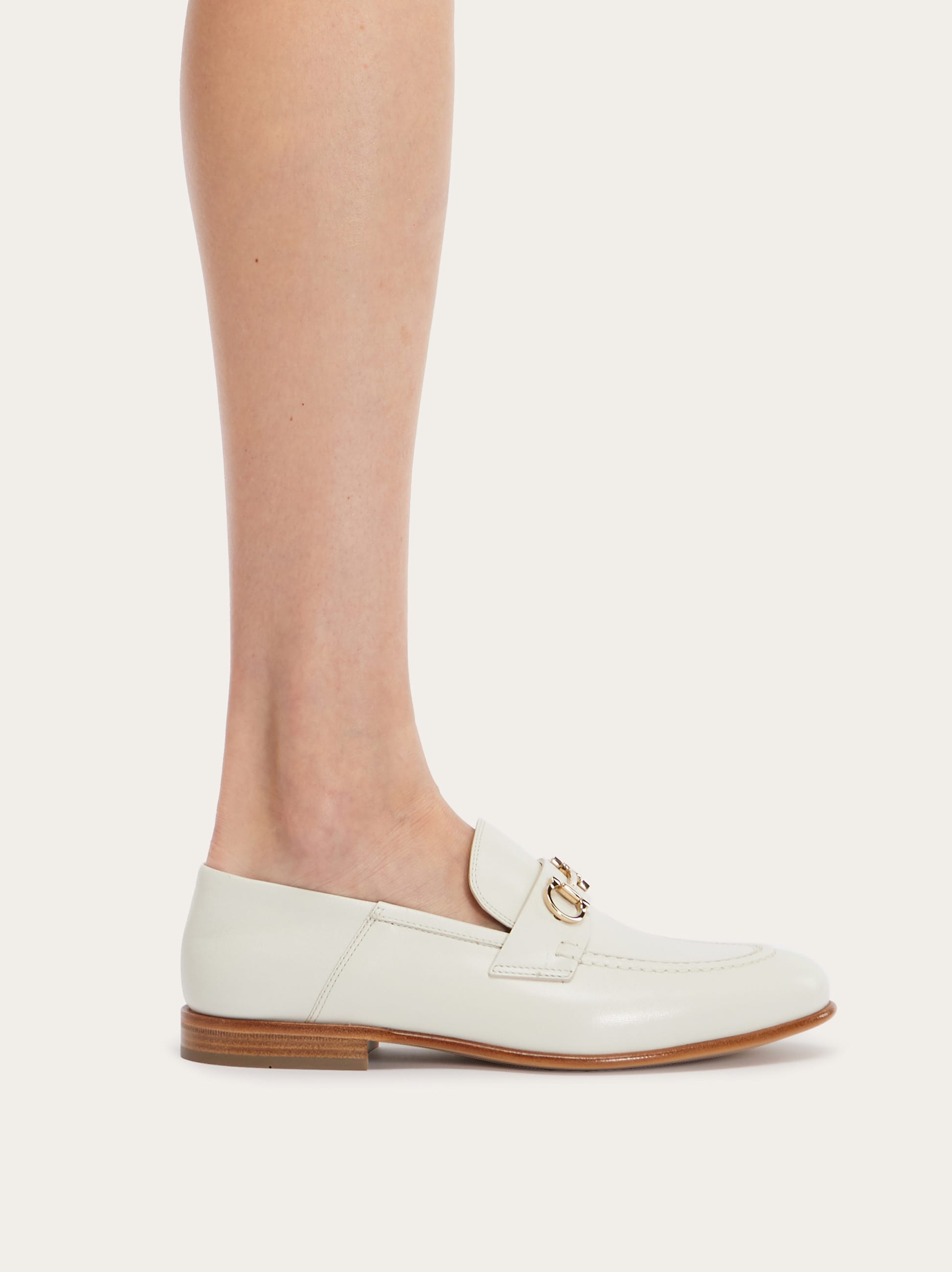 【関税&送料込】Salvatore Ferragamo Ivory Leather Zelie Mule Mule loafer with Gancini ornament - Women | Ferragamo