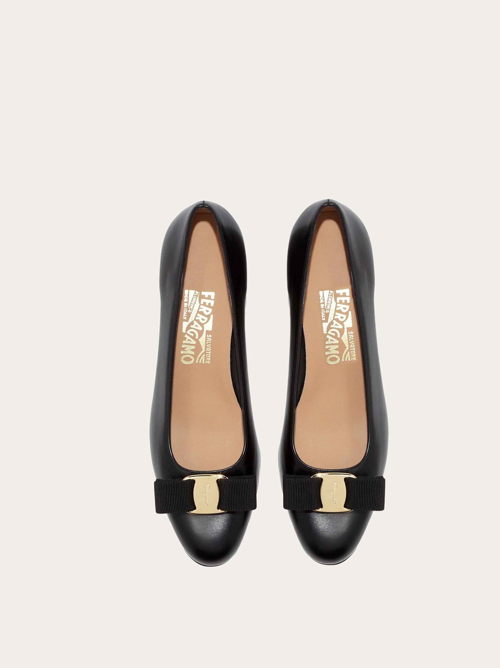 靴 Salvatore Ferragamo VARA 24.0 Vara pump - Women | Ferragamo