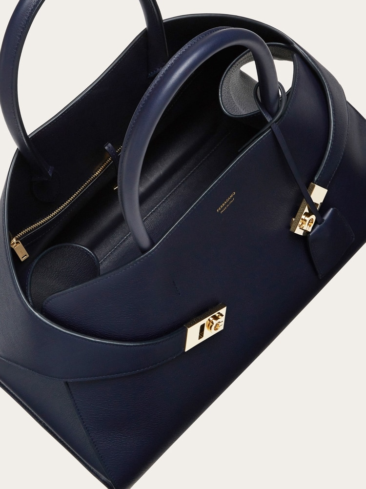 Hug handbag (L) Gallery image 6