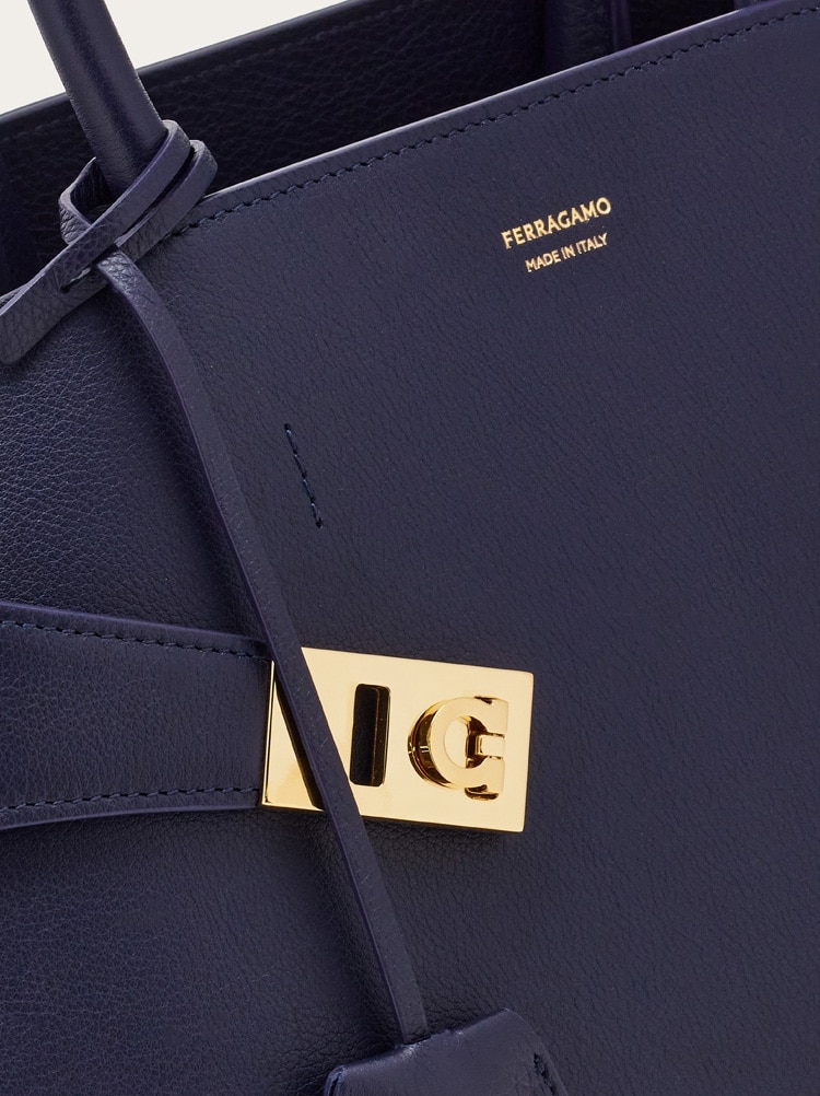 Hug handbag (L) Gallery image 7