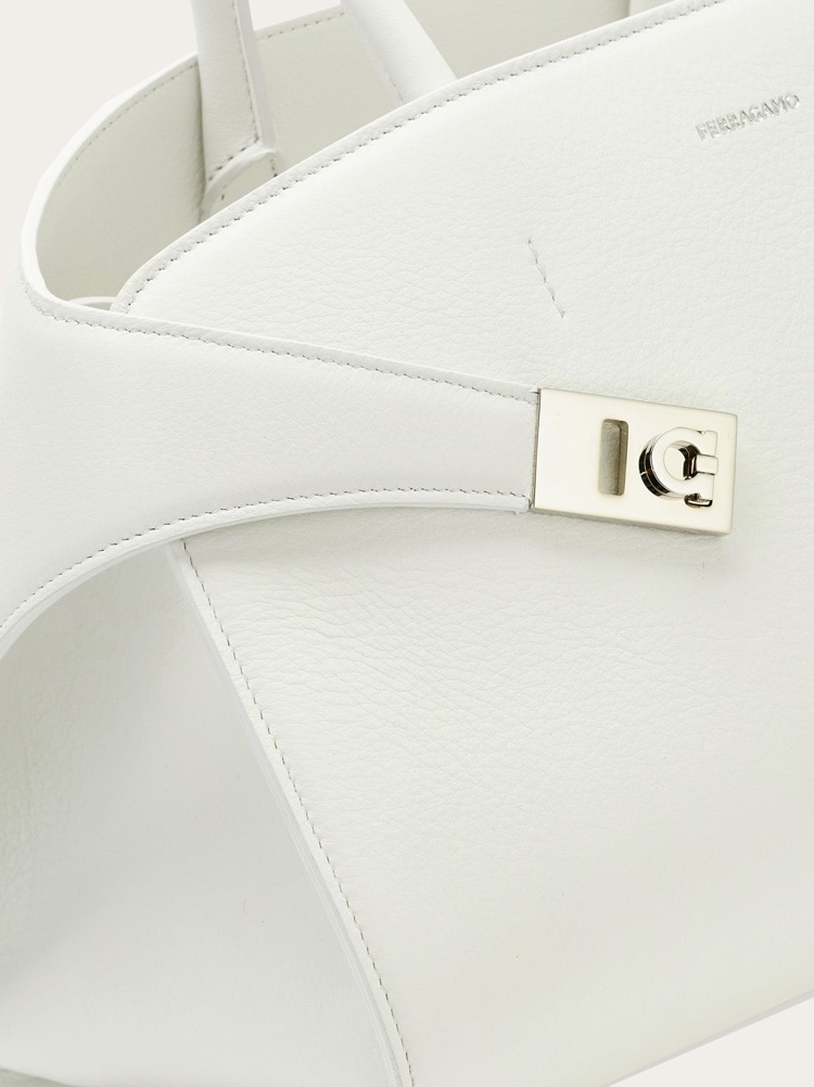 Hug Handtasche (M) Gallery image 7