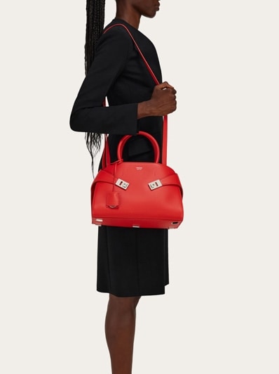 Hug バイカラーハンドバッグ(M) - ウィメンズ | Ferragamo