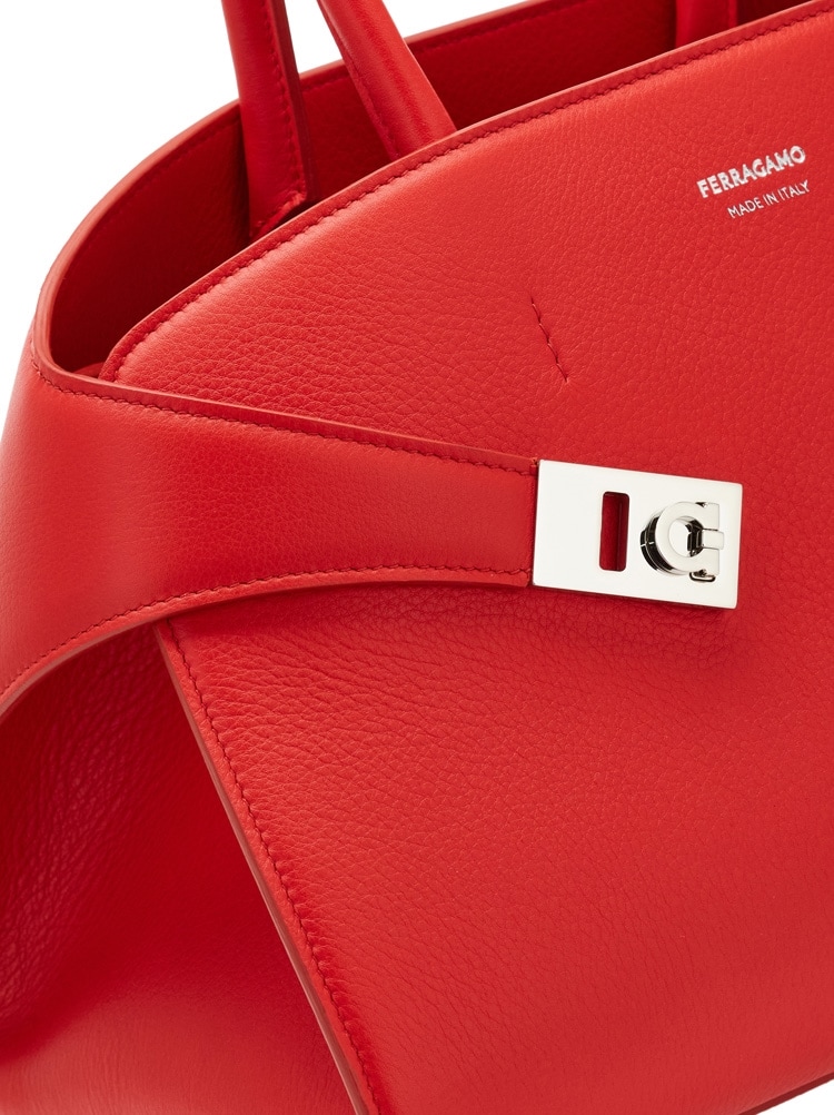 Hug handbag (M) Gallery image 7