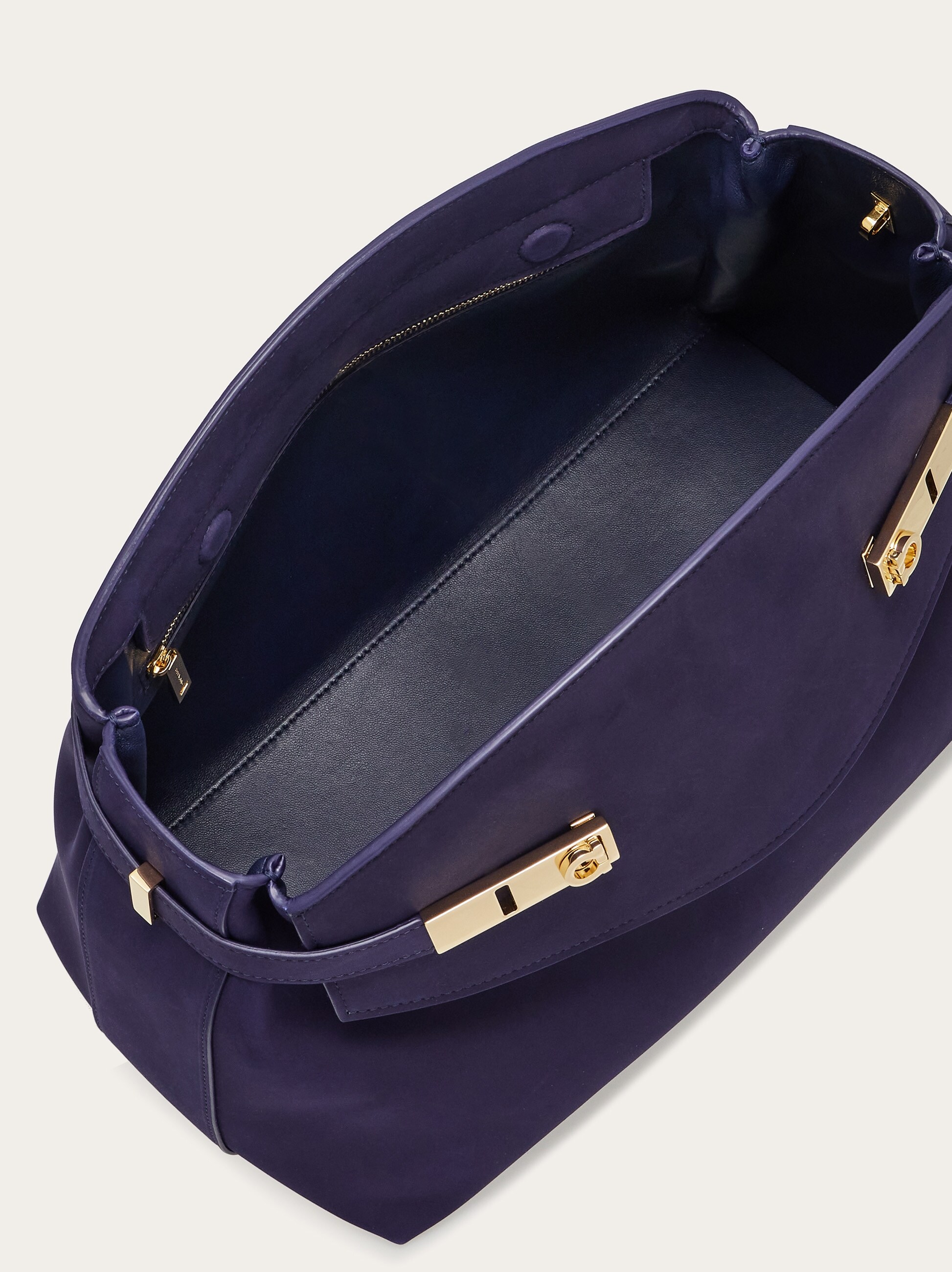 ポーチ Salvatore Ferragamo Hug Pouch L Hug soft crossbody bag (L) - Women | Ferragamo