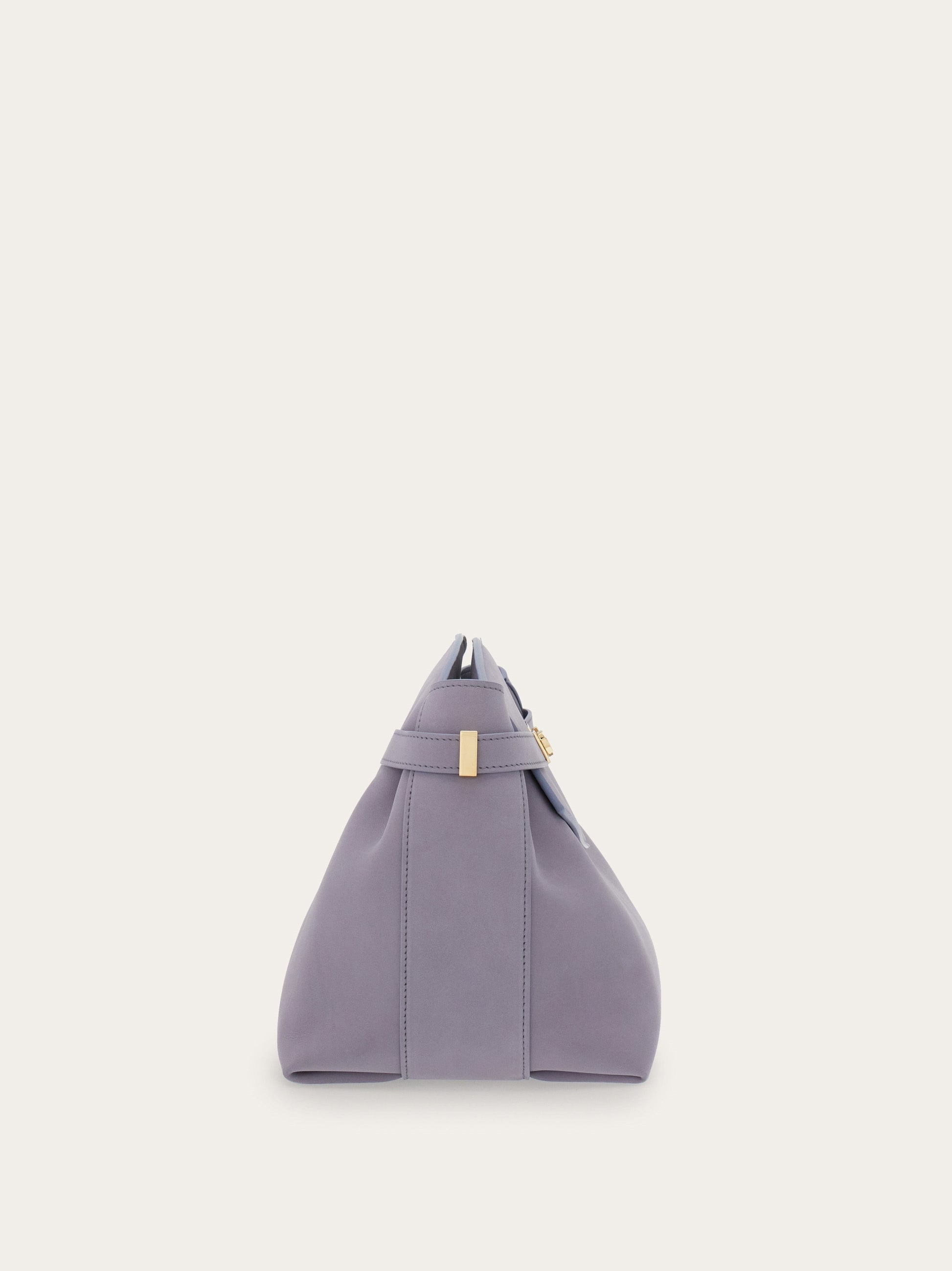 24AW new/FERRAGAMO ハグレザークロスボディバッグ Bag Gray Hug soft crossbody bag (L) - Women | Ferragamo