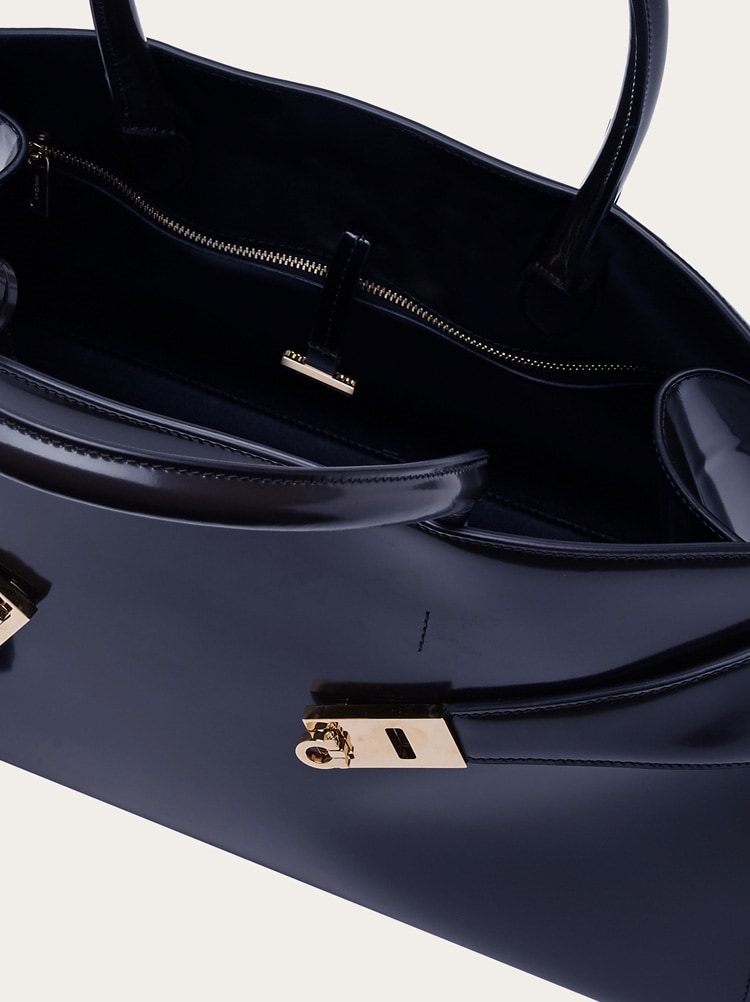 Hug handbag (L) Gallery image 5
