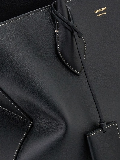 Salvatore Ferragamo ブラックレザーグローブ ブラック ナッパレザー グローブ | PRADA