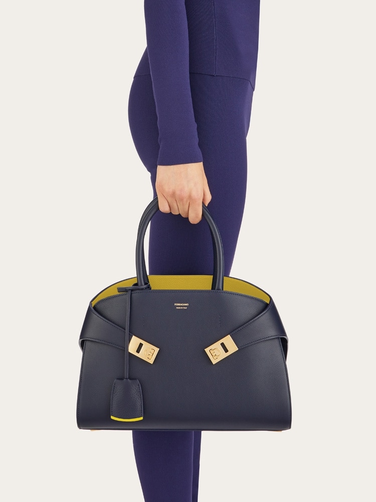 [코리아 리미티드]허그 탑 핸들 (M) Gallery image 2